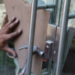 new-glass-doors-tudor-hotel-entrance-march-2014-20-427x640